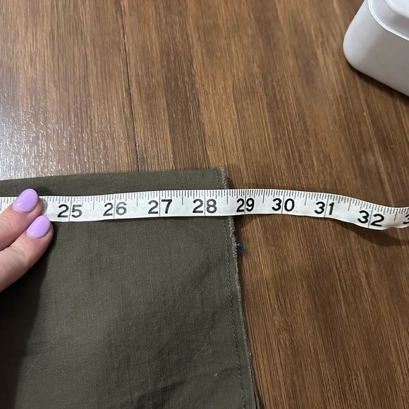 Vuori Women's Ripstop Pants Raw Hem Army Green Size small VW450 - Picture 10 of 10